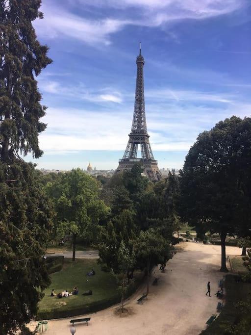 Eiffel Tower Paris Apartment Bagian luar foto