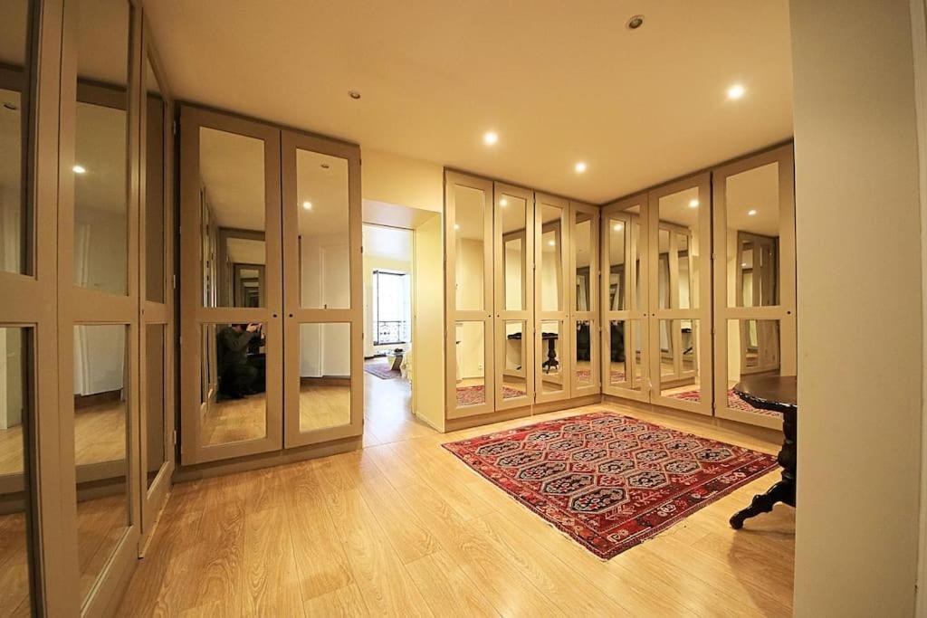 Eiffel Tower Paris Apartment Bagian luar foto